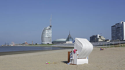 Strandkorb Strand mit Strandkorb