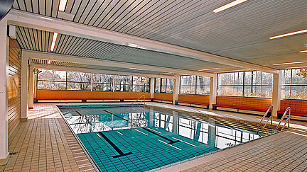 Lehrschwimmbecken Ansicht des Lehrschwimmbeckens vom Eingang