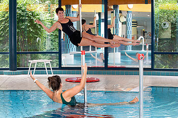Aqua-Pole im Bewegungsbecken Aqua-Pole im Bewegungsbecken