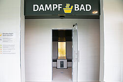 Eingang zum Dampfbad Eingang zum Dampfbad